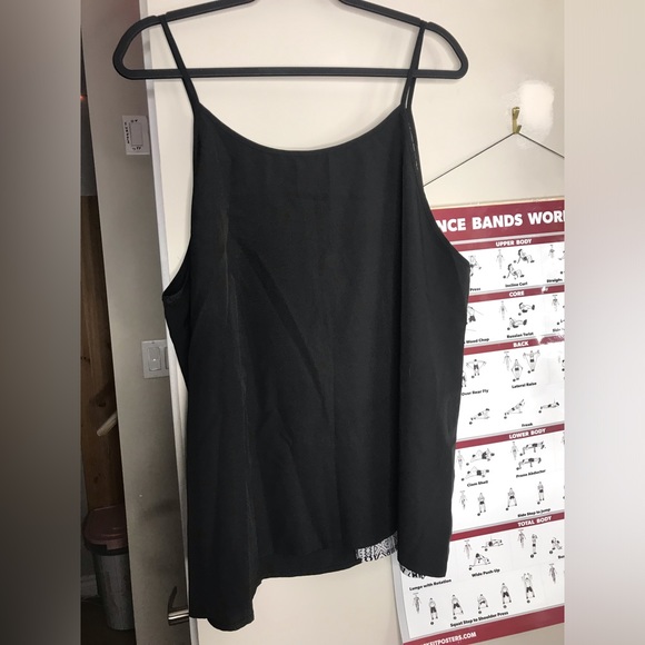 Asymmetrical pattern tank top - Picture 3 of 3